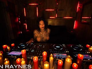 TECHNO AND TITTIES