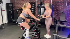 Hot MILF Maisie Lewis and her big ass doggy in a wild FFM threesome