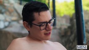 Sumner Blayne destroys Alex Gonz with raw deep fucking and messy beach load