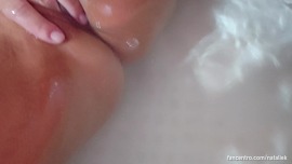 Thursdays : naked in the bath fingering and wanting you to cum in today´s selfie