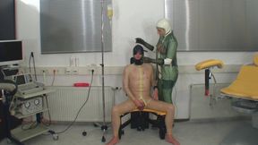 Kinky machine fuck in rubber on the gynchair