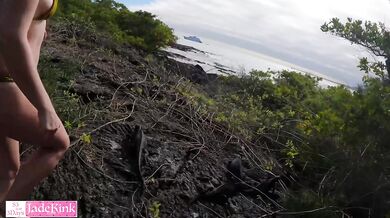 Kinky couple finds secret place near beach to have sex