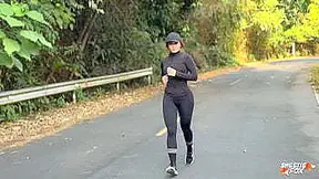 Sweetie Fox In Met A Stranger On A Morning Run And Fucked Her