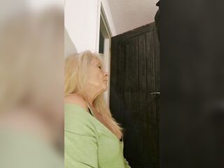 Hawt Grandma makes me Cum in her Throat