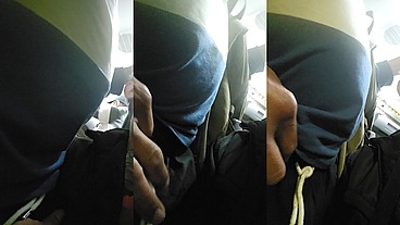 Peguei o ônibus para trabalhar de manhã e o cara foi rosano o pau no meu braço.