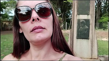Raquel seduzindo o segurança de uma propriedade particular para deixa-la entrar sem autorização, paguei o favor com sexo e o cara mandou bem demais,foi o melhor sexo da minha vida