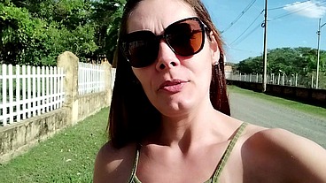 Raquel seduzindo o segurança de uma propriedade particular para deixa-la entrar sem autorização, paguei o favor com sexo e o cara mandou bem demais,foi o melhor sexo da minha vida