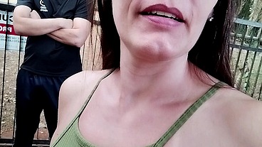 Raquel seduzindo o segurança de uma propriedade particular para deixa-la entrar sem autorização, paguei o favor com sexo e o cara mandou bem demais,foi o melhor sexo da minha vida