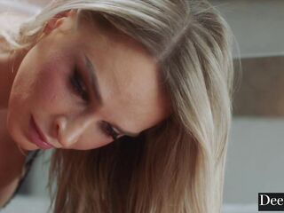 Deeper. Kinky Charming Golden-haired Baddie Emma Goes Airtight
