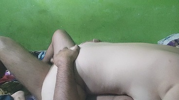 Me afinco y columpio arriba de una verga para que me entre toda adentro bien fuerte