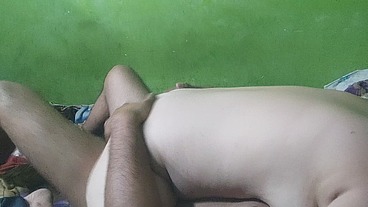 Me afinco y columpio arriba de una verga para que me entre toda adentro bien fuerte