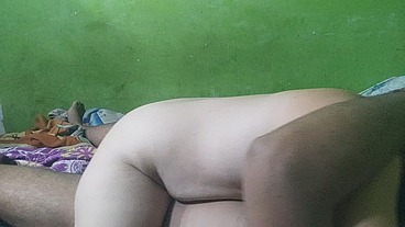 Me afinco y columpio arriba de una verga para que me entre toda adentro bien fuerte