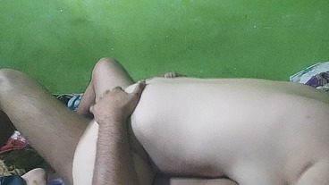 Me afinco y columpio arriba de una verga para que me entre toda adentro bien fuerte