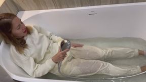 Wet masturbation in hoodie and sweatpants!