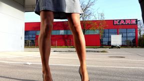 Crossdresser Pisses in Pantyhose in Outdoors