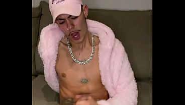 Tes&atilde_o no inverno europeu - Novinho gozando