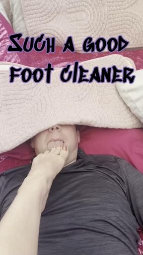 Sub worships my feet with his tongue