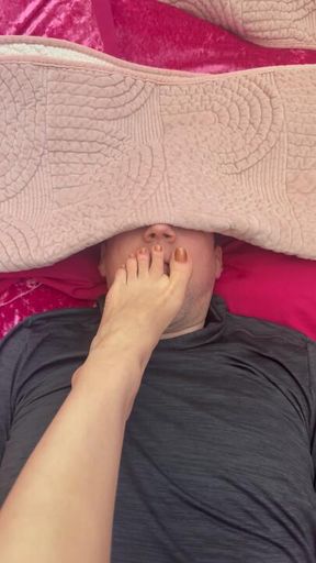 Sub worships my feet with his tongue