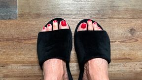 Toe Wiggling In Dearfoam Slippers
