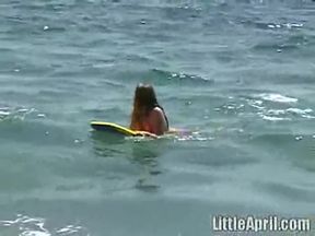 Masturbating bikini teen goes solo