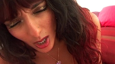 Creampie anale, pour un salope amatrice.