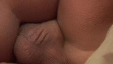 Creampie anale, pour un salope amatrice.