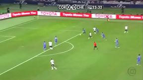 Peruano safadinho metendo a bola por traz do David Luis