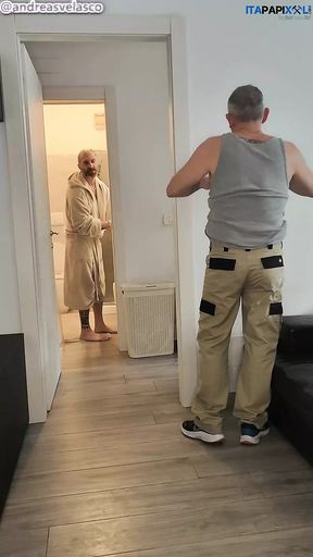 Mature Hung Daddy Itapapixxl Dirty Stuff and Raw in the Customer Bathrom