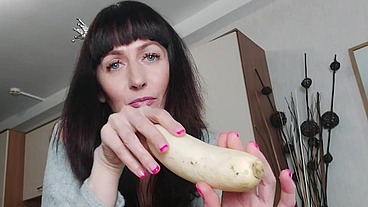 Sexy Mature Brunette Love Play With Vegetables