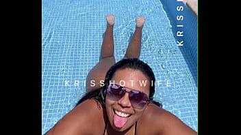 Usei meu biqu&iacute_ni transparente na piscina do hotel