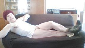 Andreas onaniert in den Sachen von seiner Mutter Ilse !