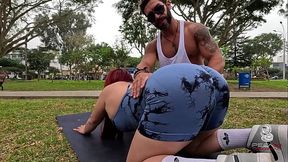 Entrenamiento de yoga personalizado en la cama