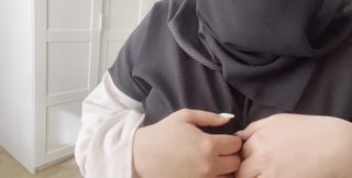 Friend's Arab Wife Showed Tits