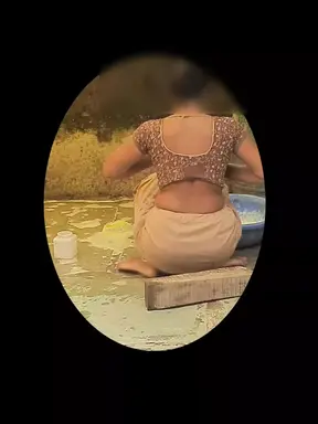 I am watching of Chup Chup taking a bath, did not even know that the stepsister was taking a bath in a very beautiful red city.