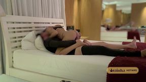 o verdadeiro corno, toma chifre de outro corno - rainha hotwife e uma casada tao safada que humilha o marido corno, fodendo com outro corno.