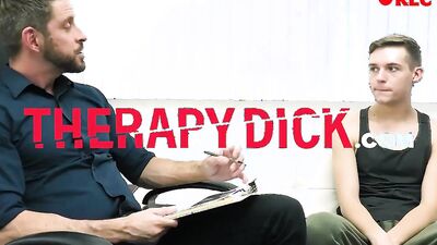 Experienced stud seduces a lovely blonde twink and drills his ass