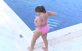 Stunning Babe with Gorgeous Curves Enjoys a Day by the Pool