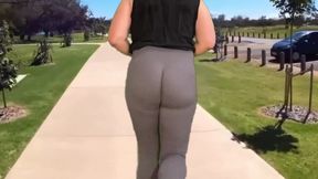 Big Bubble Butt in Tight Leggings Jogging