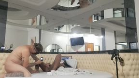 no comeso fiucava so pasanu a mao na minha bunda mais depois infio o pinto