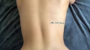 tremenda rubia tatuada le hace mamada a desconocido