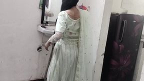 Muslim girl ko paise dekar jabar dasti pakad ke pel diya
