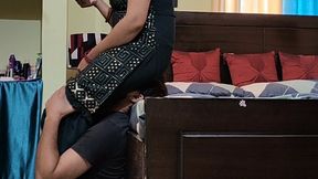 Full weight face sitting in Salwar HD