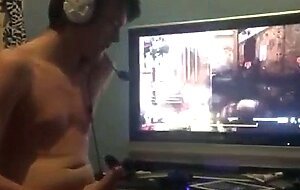 Twink Plays Call of Duty and Cums