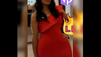 Flaca caliente tetona tetas ricas acostada