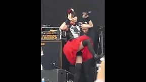 su-metal - suzuka nakamoto sexy legs