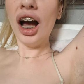 Elza Kom Armpit Worship