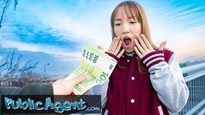 Stunner Yeri Blue and Kate Quinn's outdoors porn