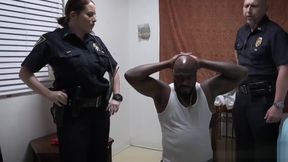 This Perverted Milf Police Give to This Criminal Some Good Blowjobs in An Interrogatory
