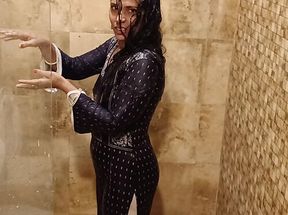 Indian MILF Bathing Beauty