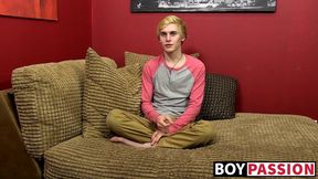Big booty skinny twink spreads his legs and takes toy inside